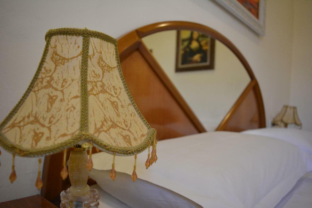 Hotel Republika Тирана Экстерьер фото